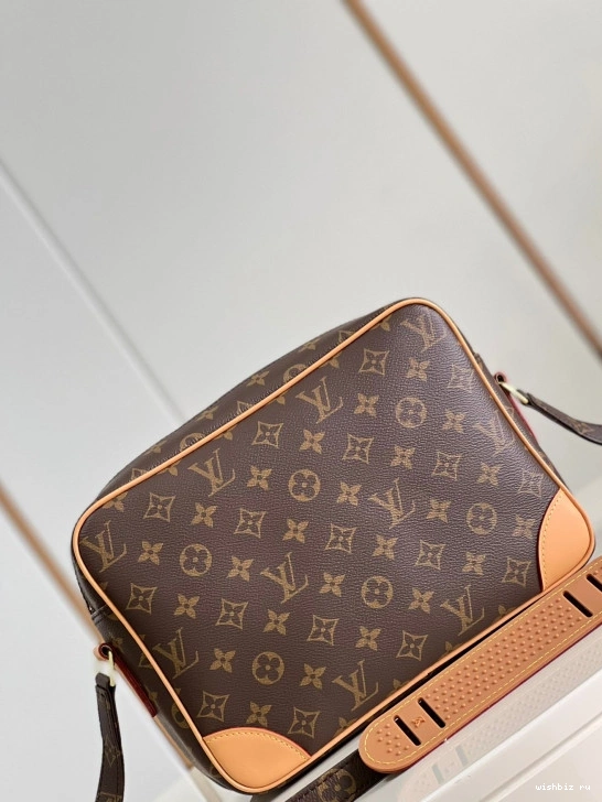 WIS VUITTON LOUIS MESSENGER 1006